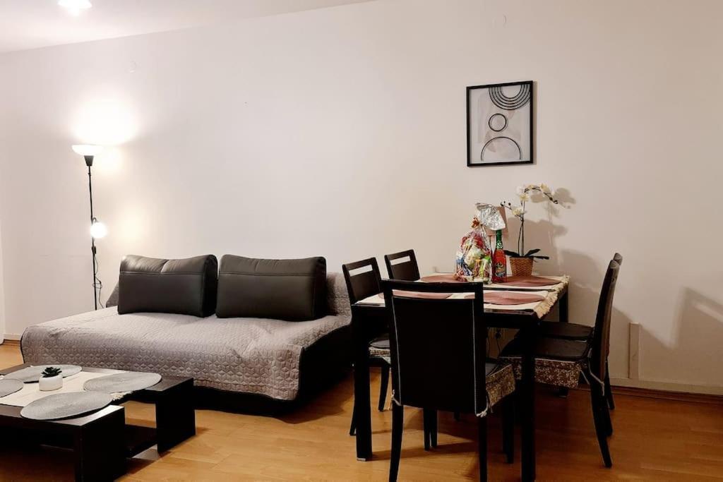 Przestronny Pokoj W Mieszkaniu Na Filipa Cracovia Exterior foto