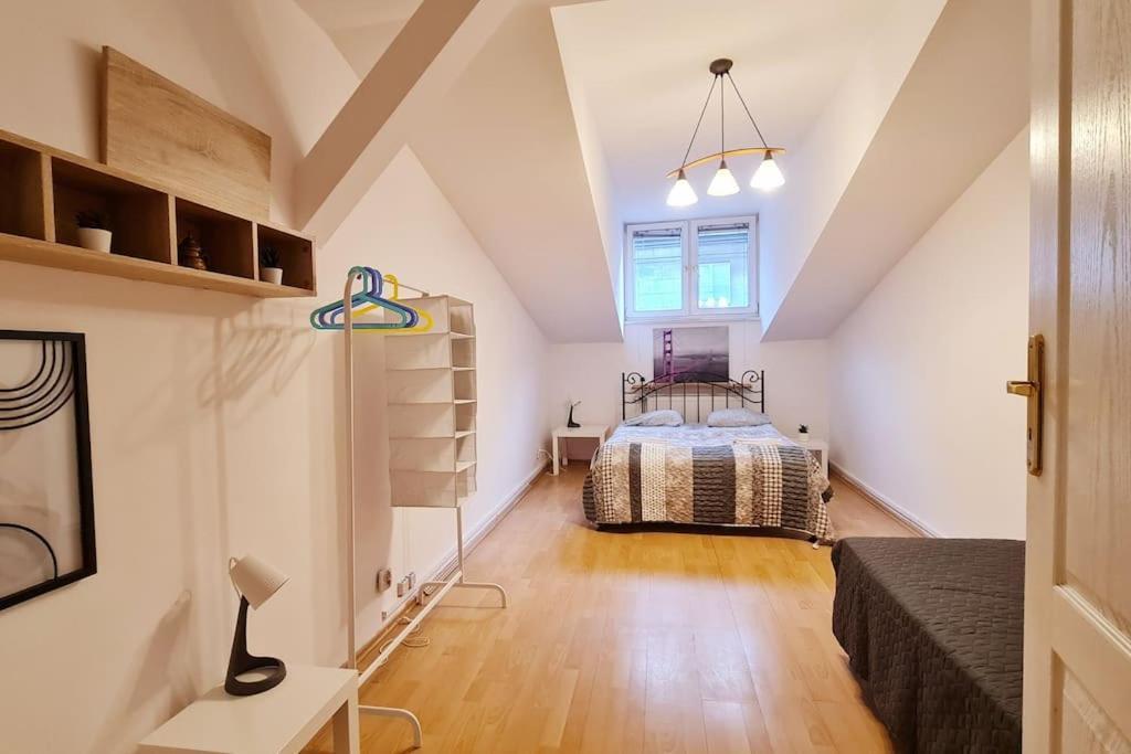 Przestronny Pokoj W Mieszkaniu Na Filipa Cracovia Exterior foto